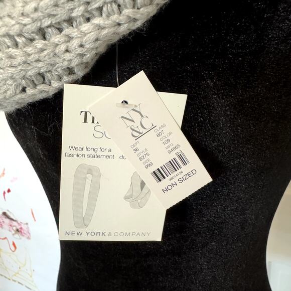 NWT Gray Knit Scarf - Picture 3 of 3